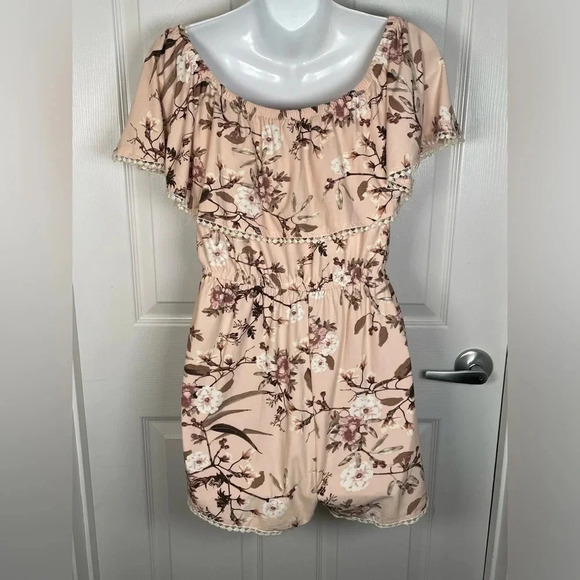 Bundle Of 2 Summer Rompers size Medium - Picture 5 of 12